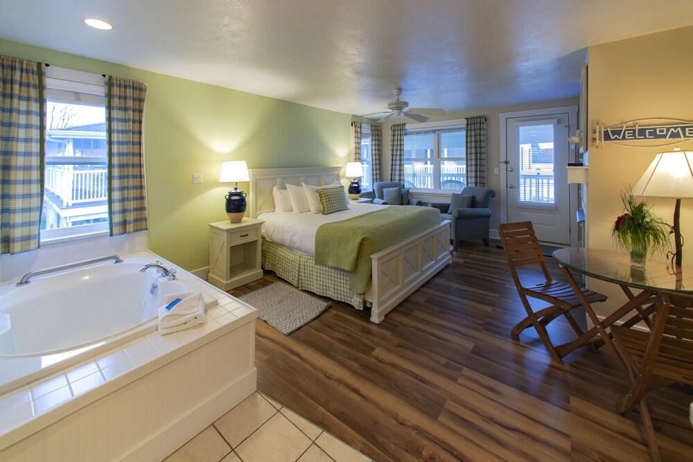 Edgewater Resort photo 8
