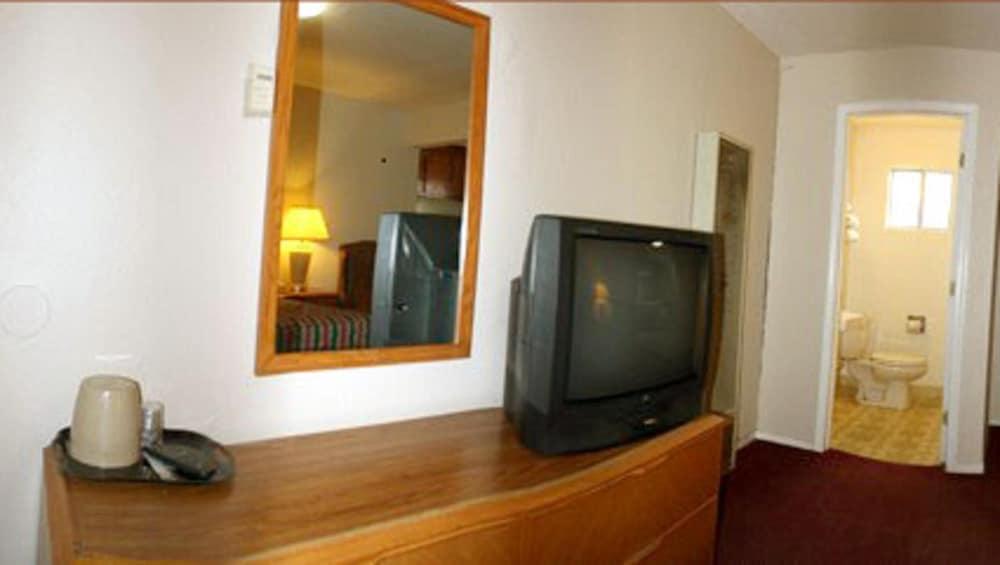 Sunset Inn and Suites photo 8
