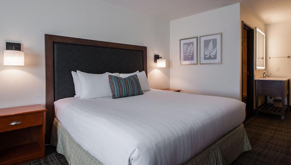 Best Western Plus University Park Inn & Suites photo 56