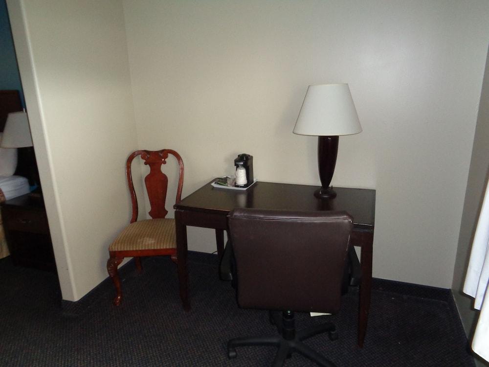 Fairgrounds Inn photo 14