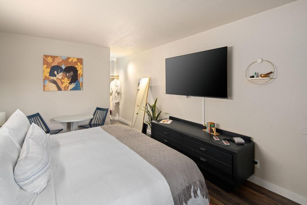 Hotel McCoy - Art, Coffee, Beer, Wine photo 54