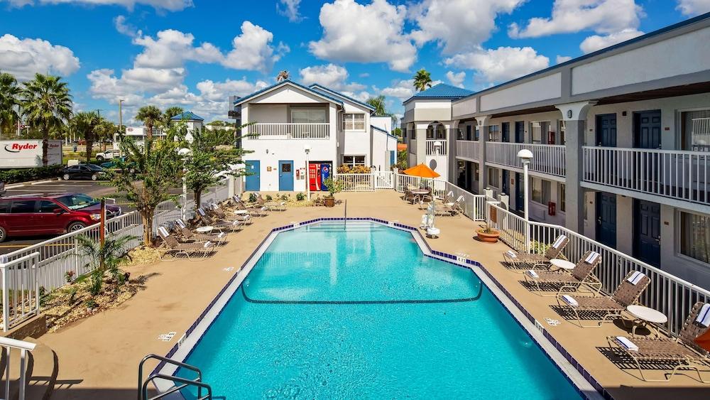 Baymont by Wyndham Orlando East photo 4