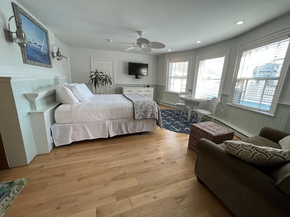 Beach Breeze Inn photo 30
