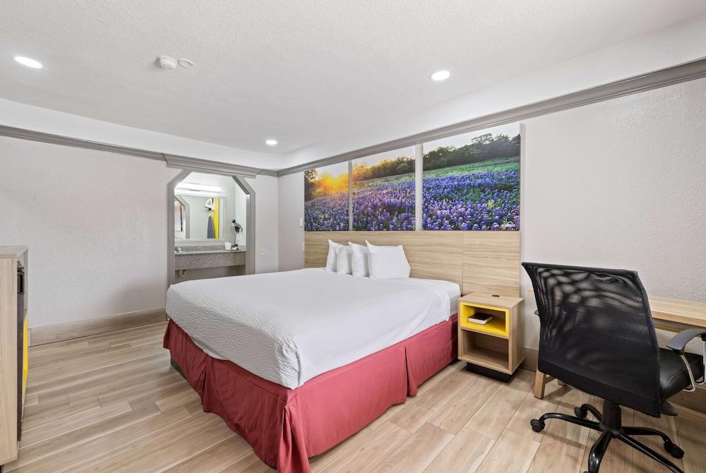 Days Inn by Wyndham Kenedy/Karnes City photo 5