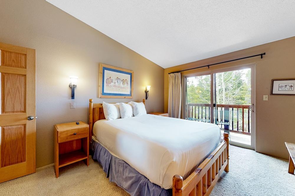 Pine Ridge Condominiums photo 14