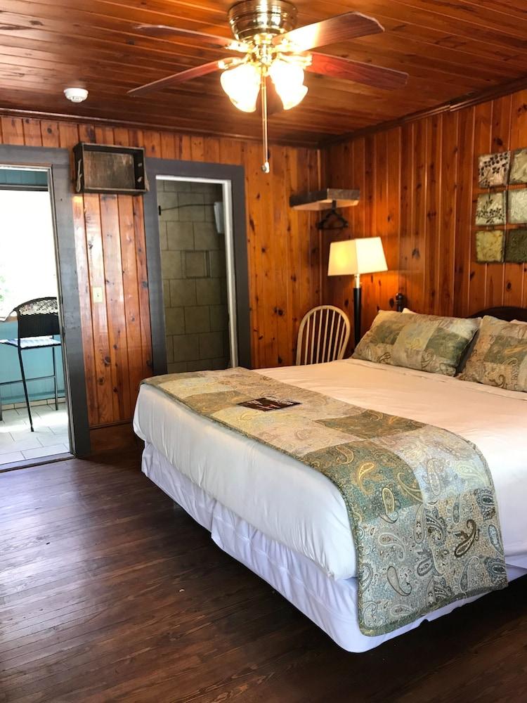 The Riverside Lodge at Chimney Rock photo 52