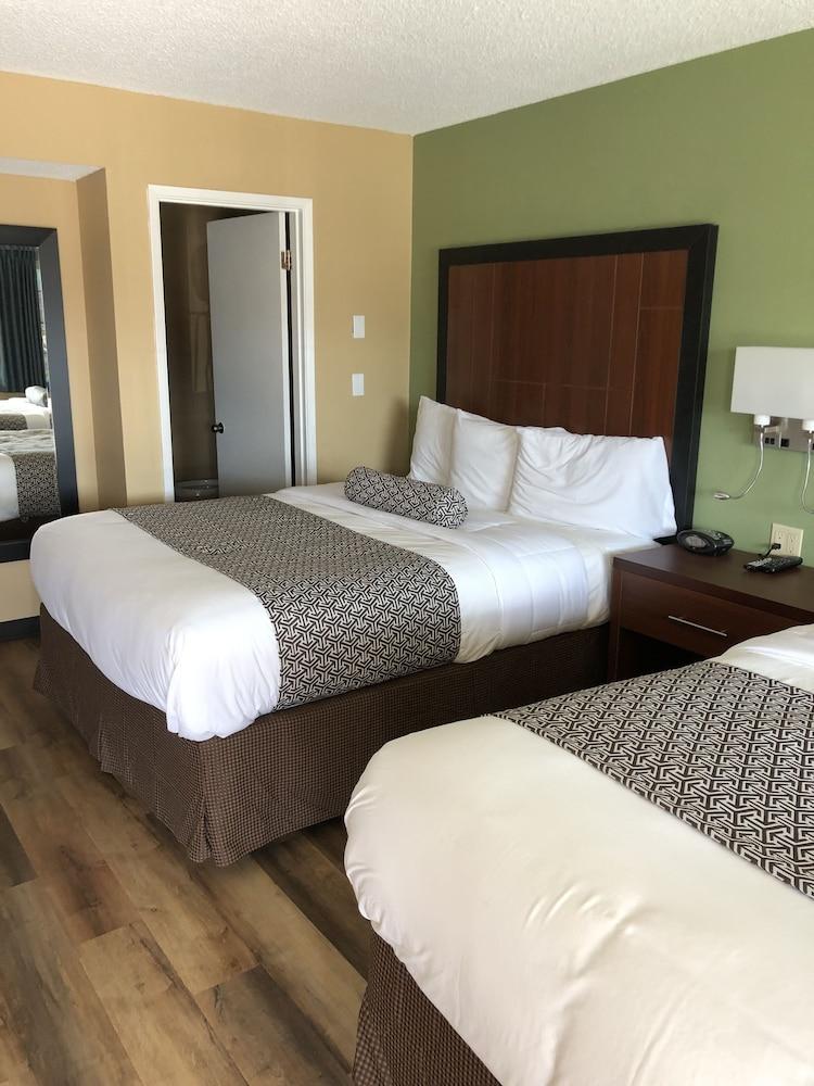 Knight's Inn Motel photo 23