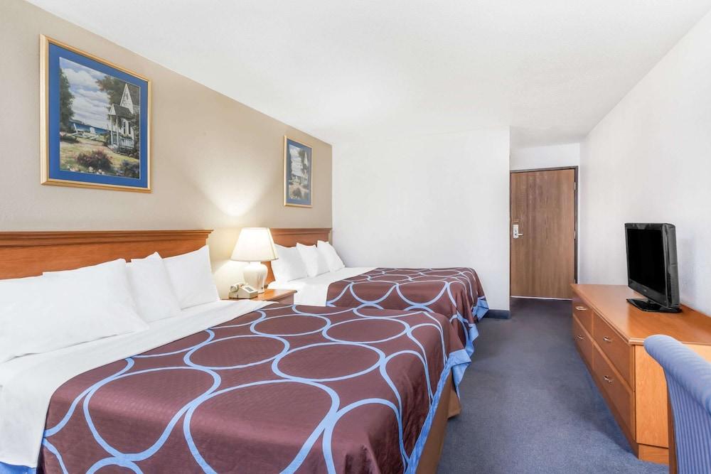 Super 8 by Wyndham Montgomery Maybrook photo 11