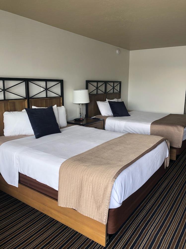 Blue Lakes Inn & Extended Stay photo 33