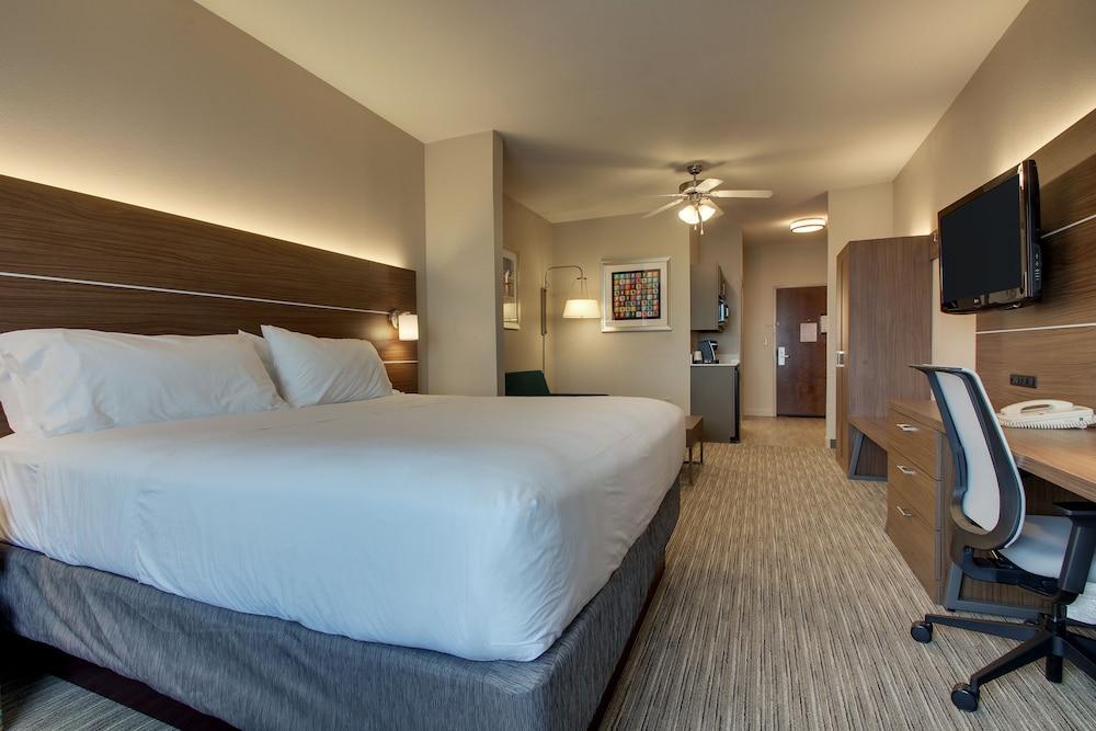 Holiday Inn Express Hotel & Suites Vernon College Area by IHG photo 5