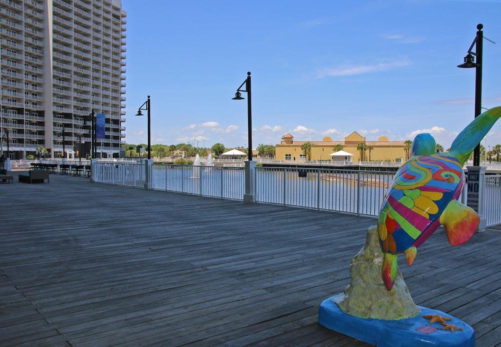 Laketown Wharf by Emerald View Resorts photo 11