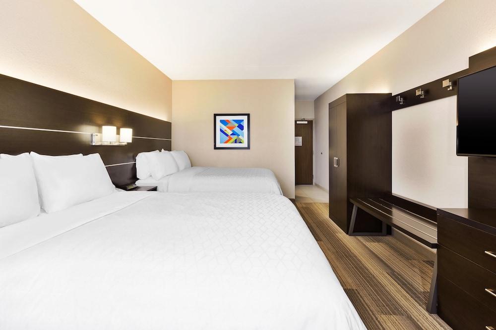 Holiday Inn Express Detroit-Warren by IHG photo 2