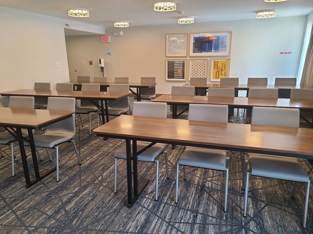Holiday Inn Express & Suites Ft. Lauderdale N - Exec Airport by IHG photo 56