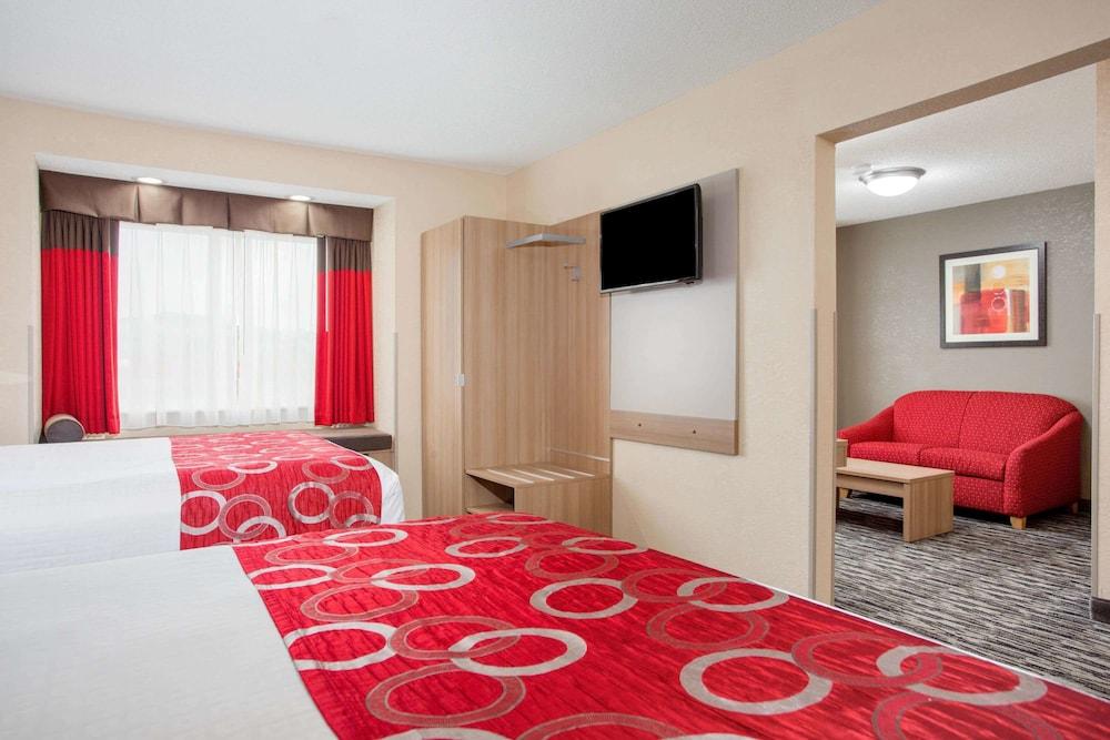 Microtel Inn & Suites by Wyndham Charleston WV photo 14