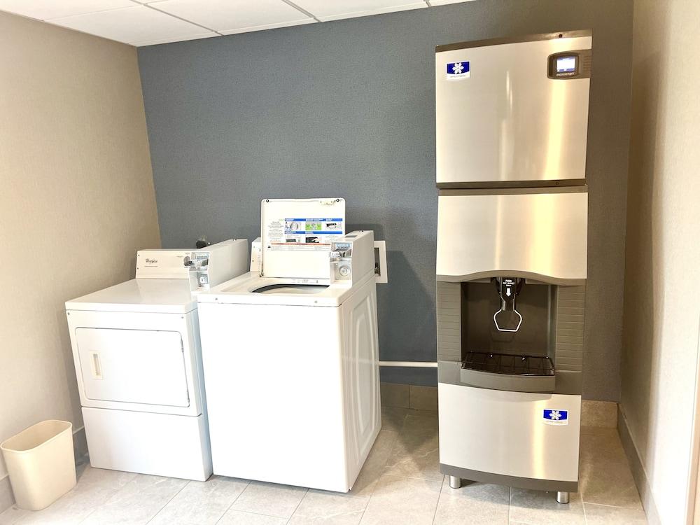 Holiday Inn Express Madison by IHG photo 17