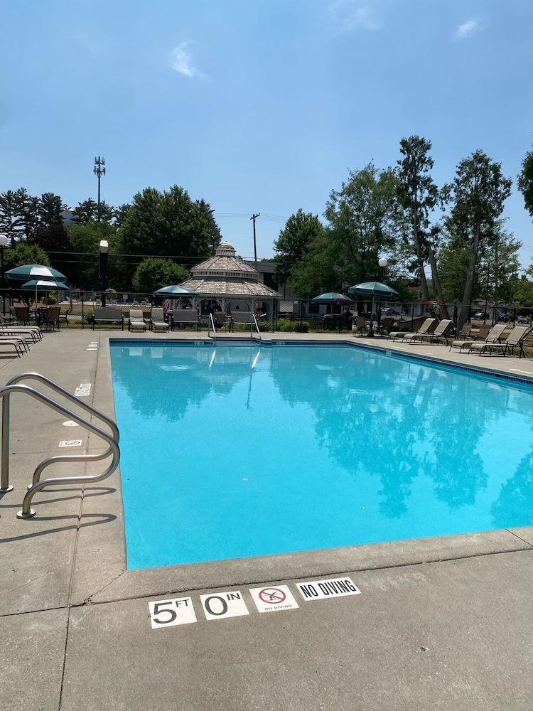 Amber's Inn & Suites photo 7