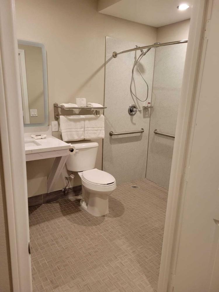 Stadium Inn & Spas photo 31