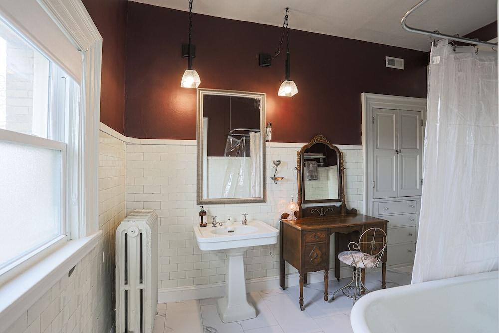 Offutt Manor photo 31