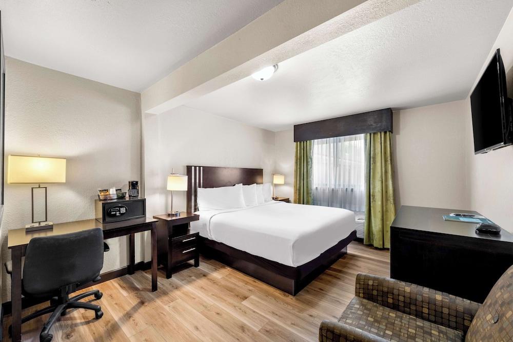 Americas Best Value Inn Marquette photo 7