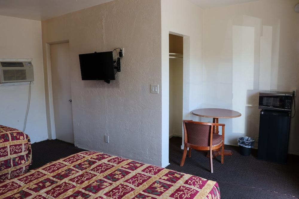 Sandman Inn Motel photo 14