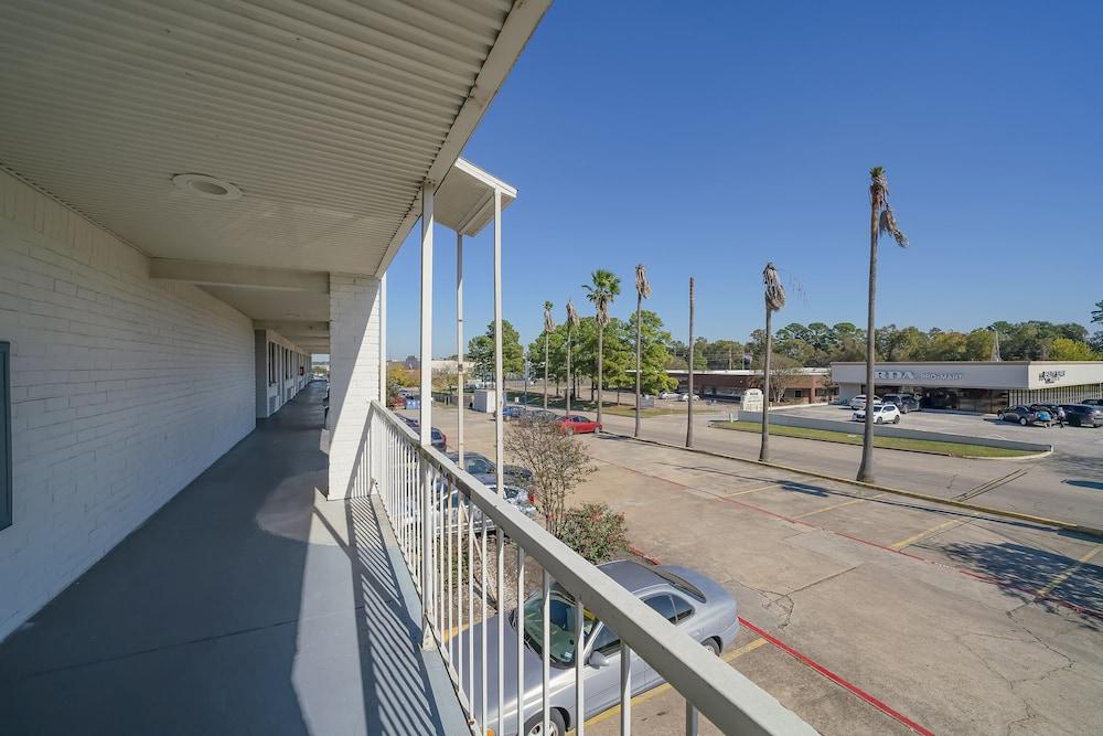 Americas Best Value Inn & Suites Humble photo 5