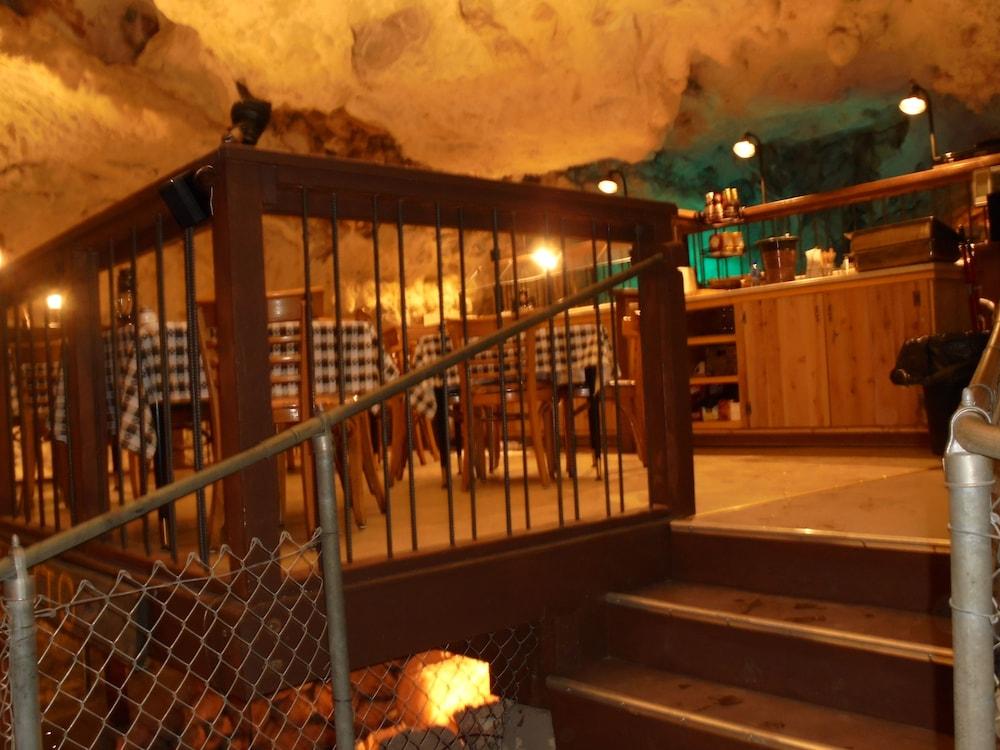 Grand Canyon Caverns Inn photo 41