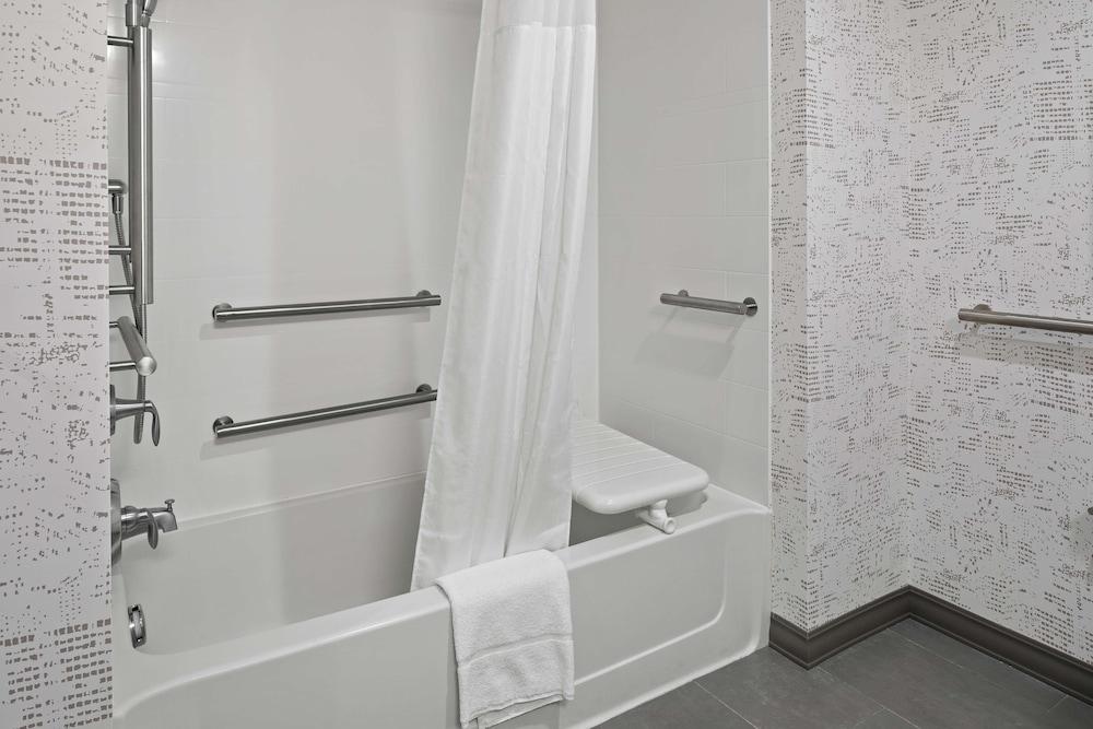 Hampton Inn & Suites Cranberry Pittsburgh photo 73