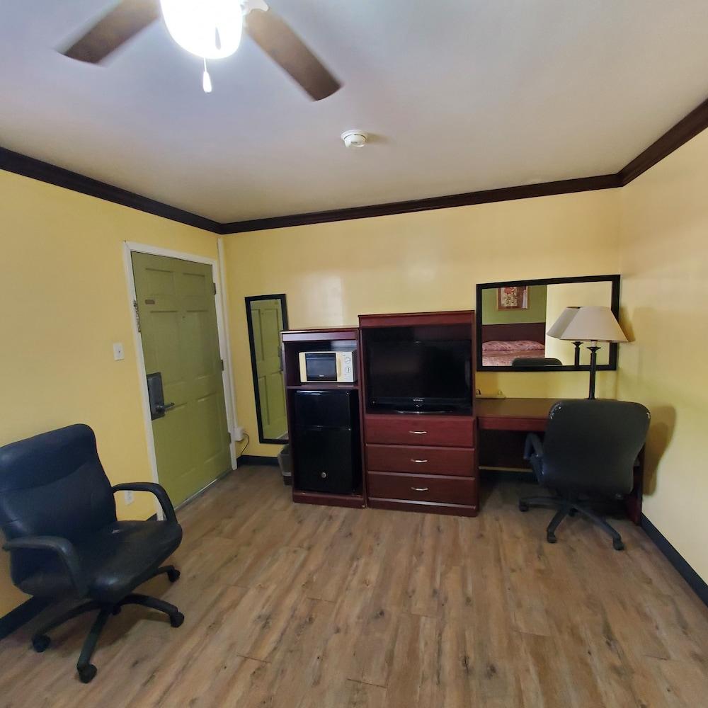 Vanguard Motel photo 3