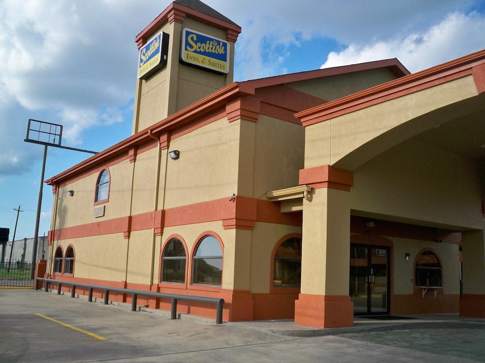 Scottish Inn & Suites photo 64