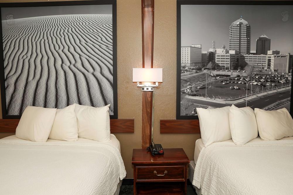 Super 8 by Wyndham Gallup photo 18