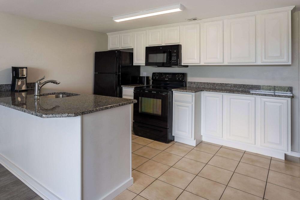 Atlantic Beach Resort, a Ramada by Wyndham photo 13