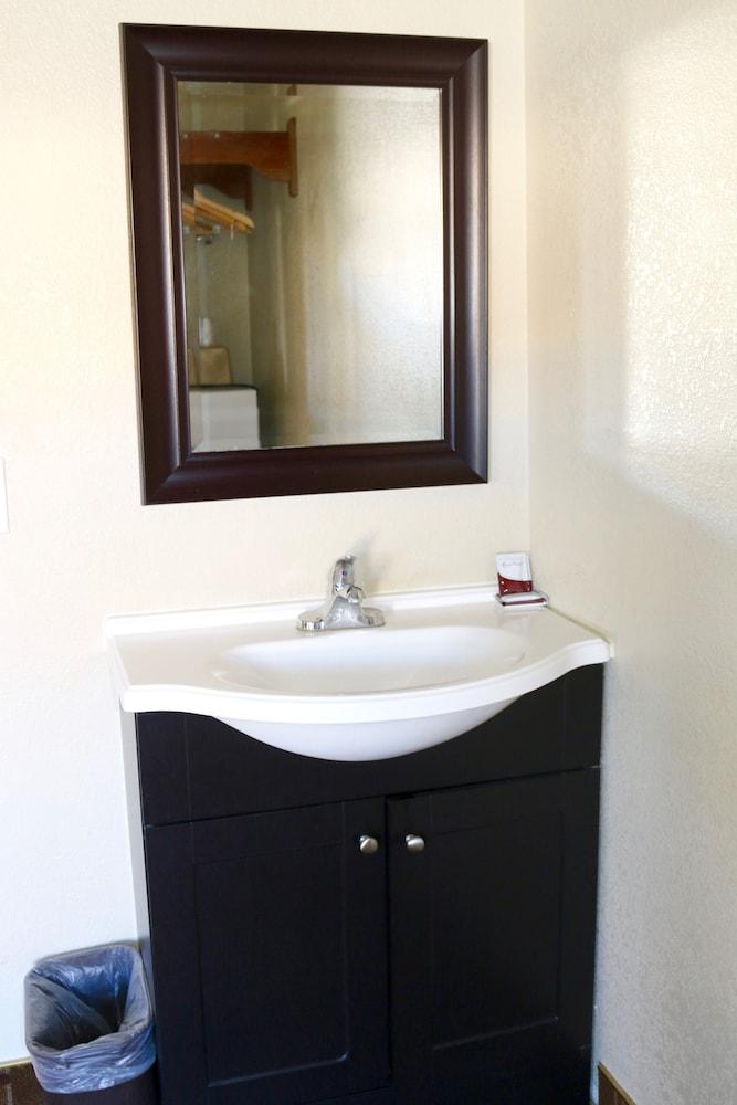 Budget Inn Barstow photo 24