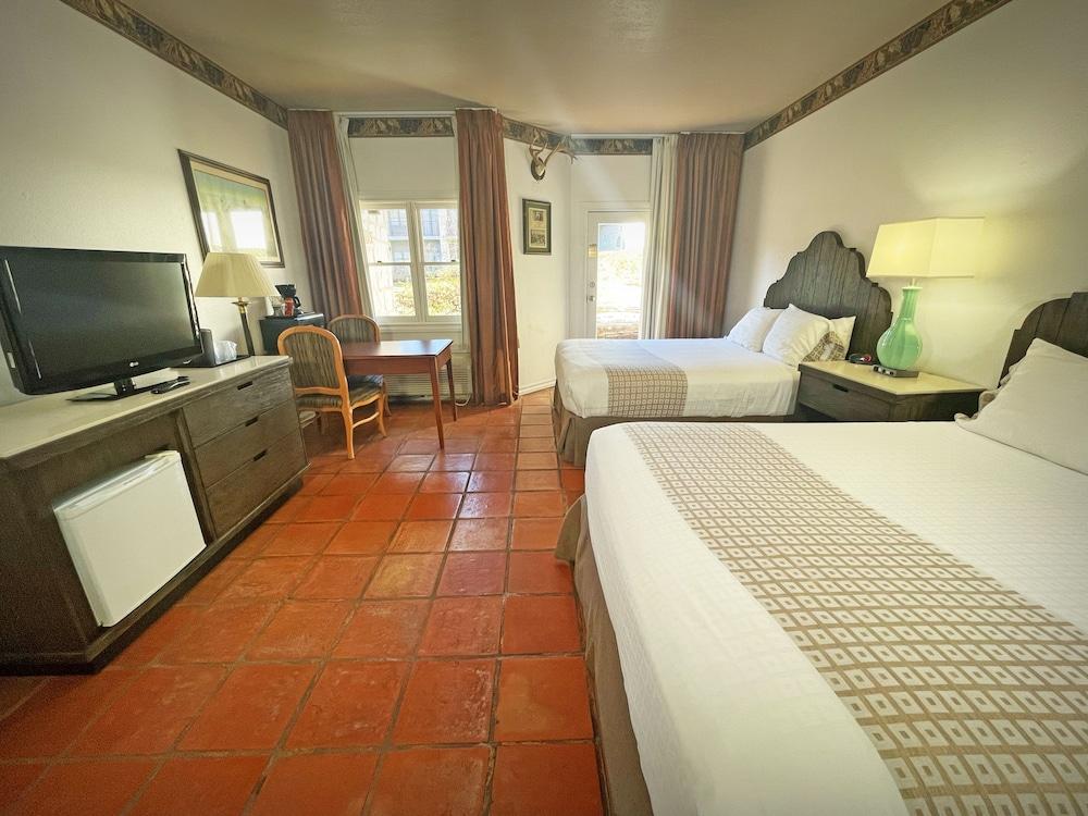 Y O Ranch Hotel photo 8