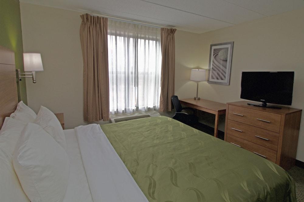 Quality Suites Lake Wright - Norfolk Airport photo 24