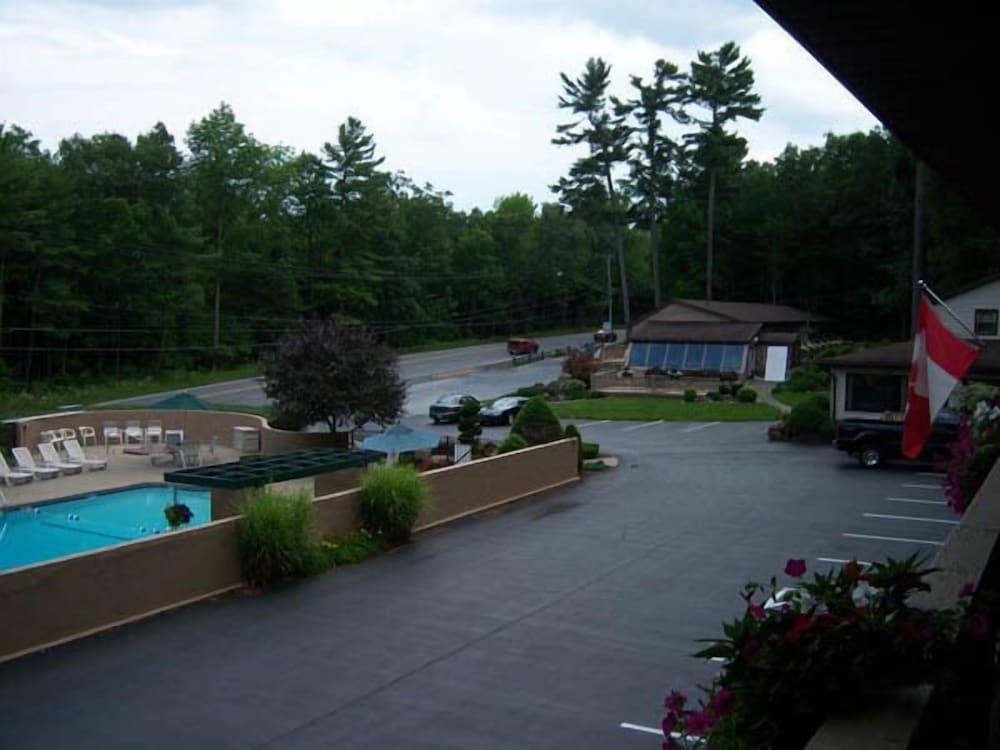 Tall Pines Motel photo 5