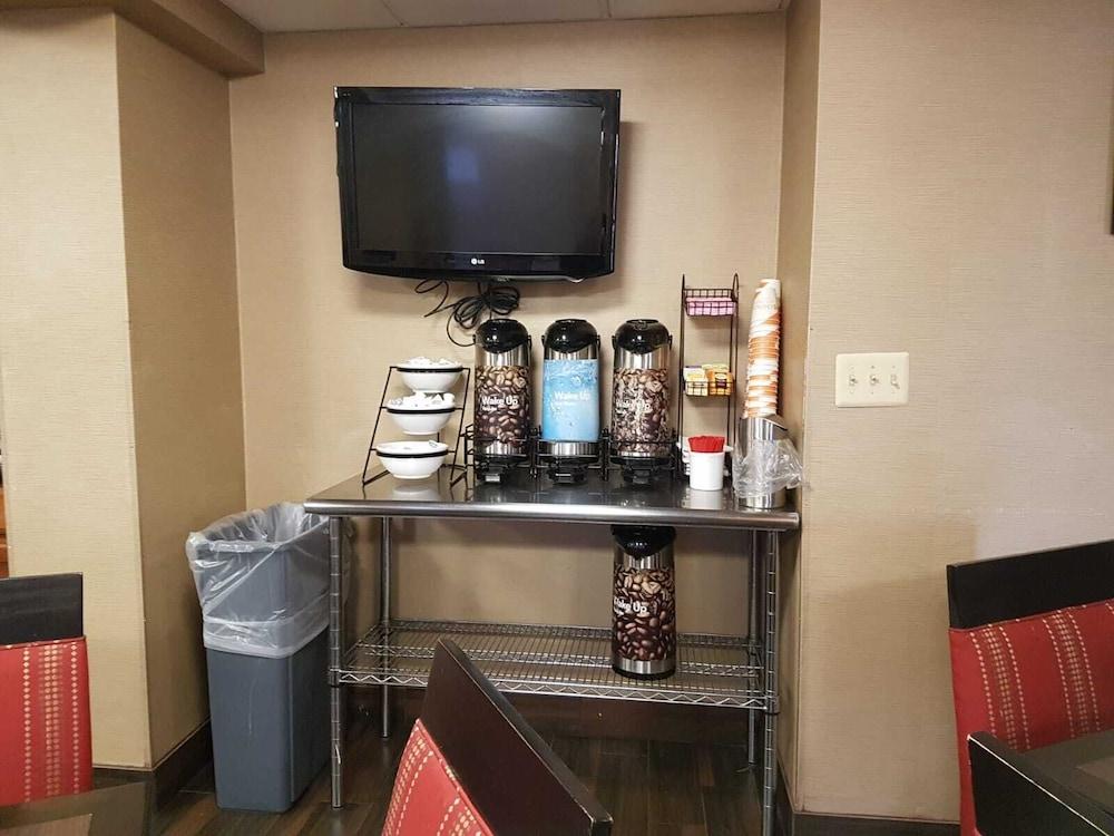 Comfort Inn Wethersfield - Hartford photo 18