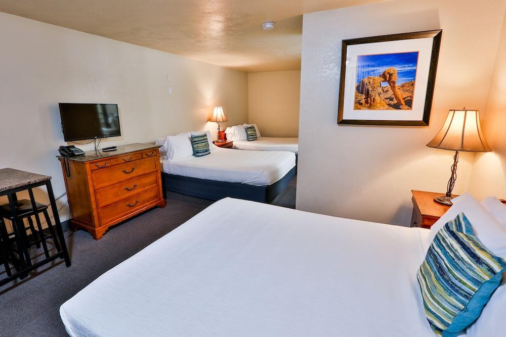 Chalet Motel photo 15