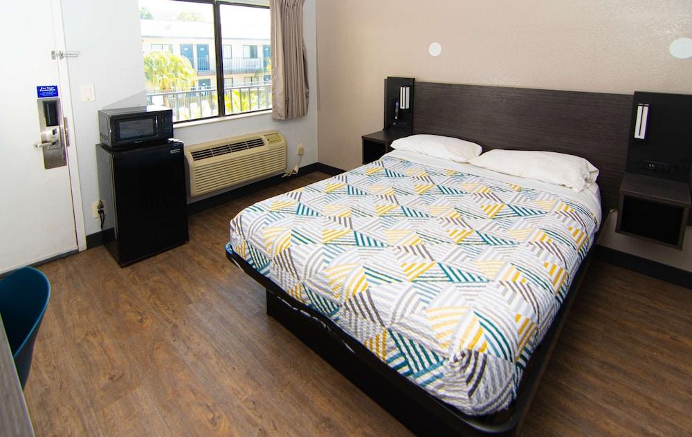 Motel 6 Lantana, FL photo 23