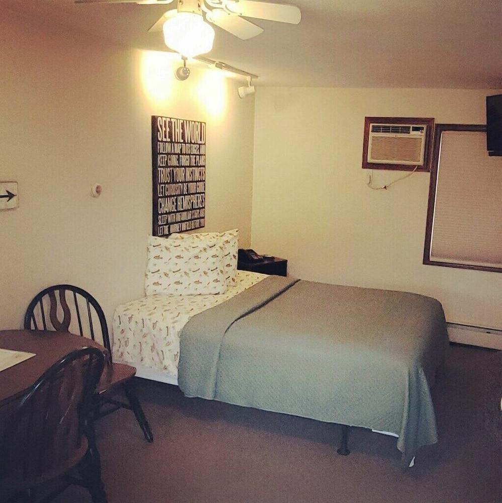 Evergreen Inn photo 3