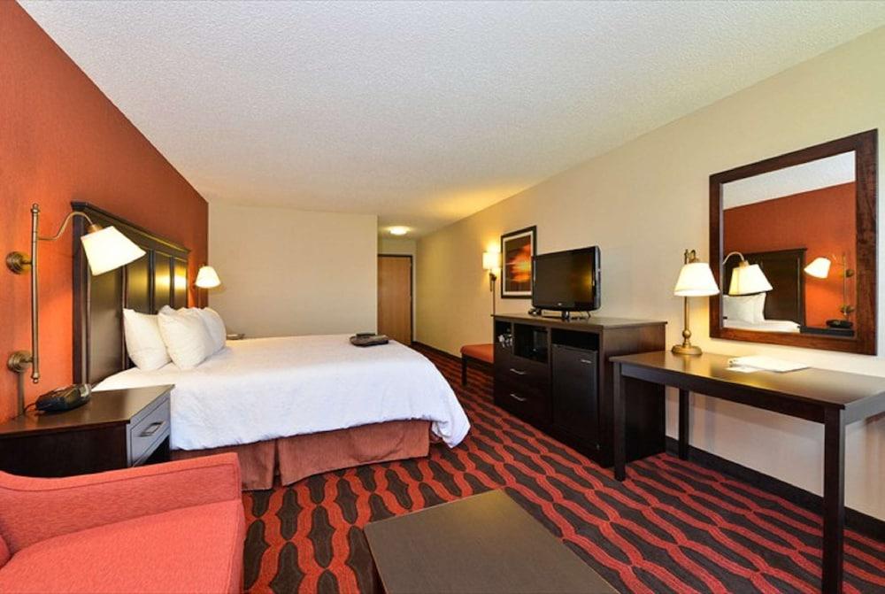 Hampton Inn Sturgis-Lagrange Area photo 22