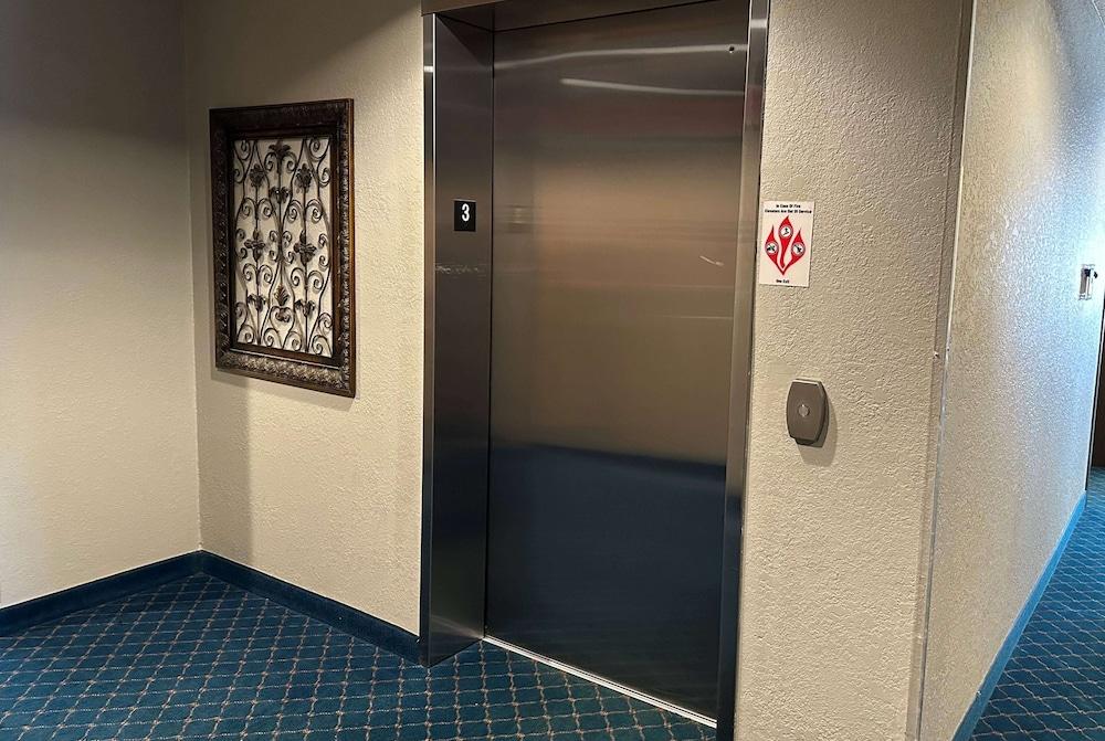 Microtel Inn & Suites by Wyndham Tomah photo 21