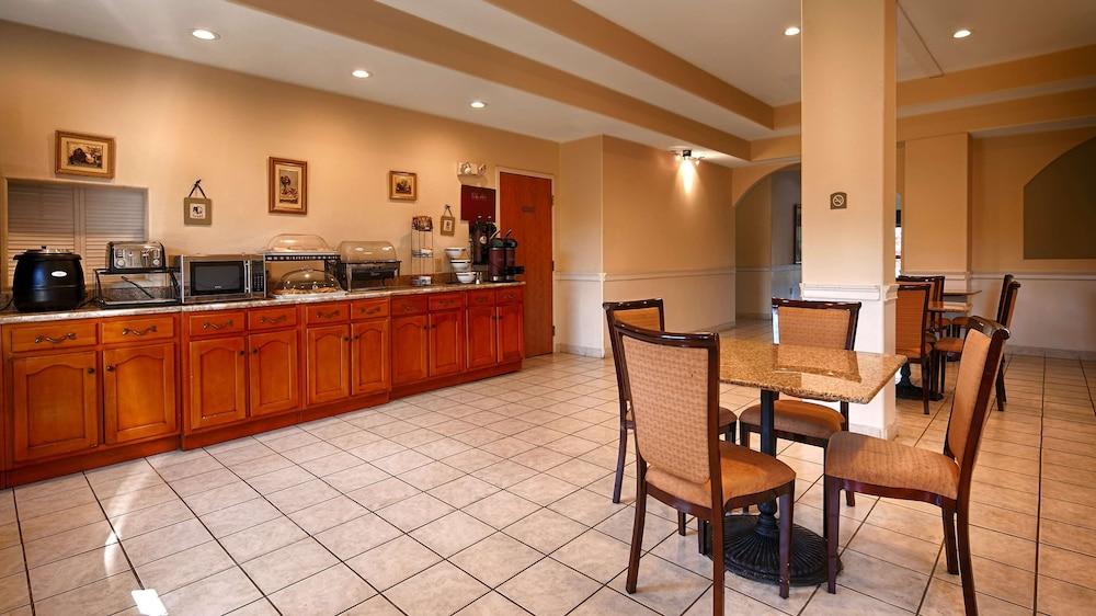 Best Western Plus Bass Hotel & Suites photo 29