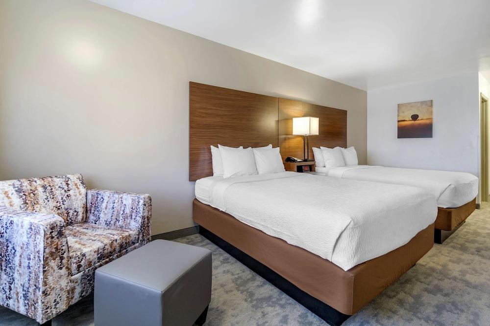 Best Western Plus Lake Front Hotel photo 43