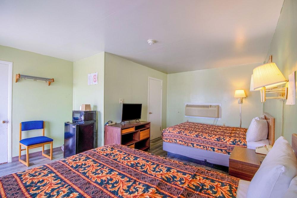 OYO Travelier Motel photo 43