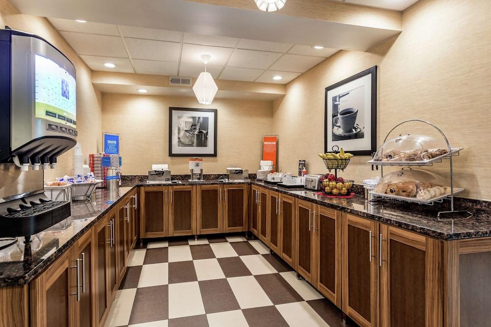 Hampton Inn Milwaukee-Airport photo 22