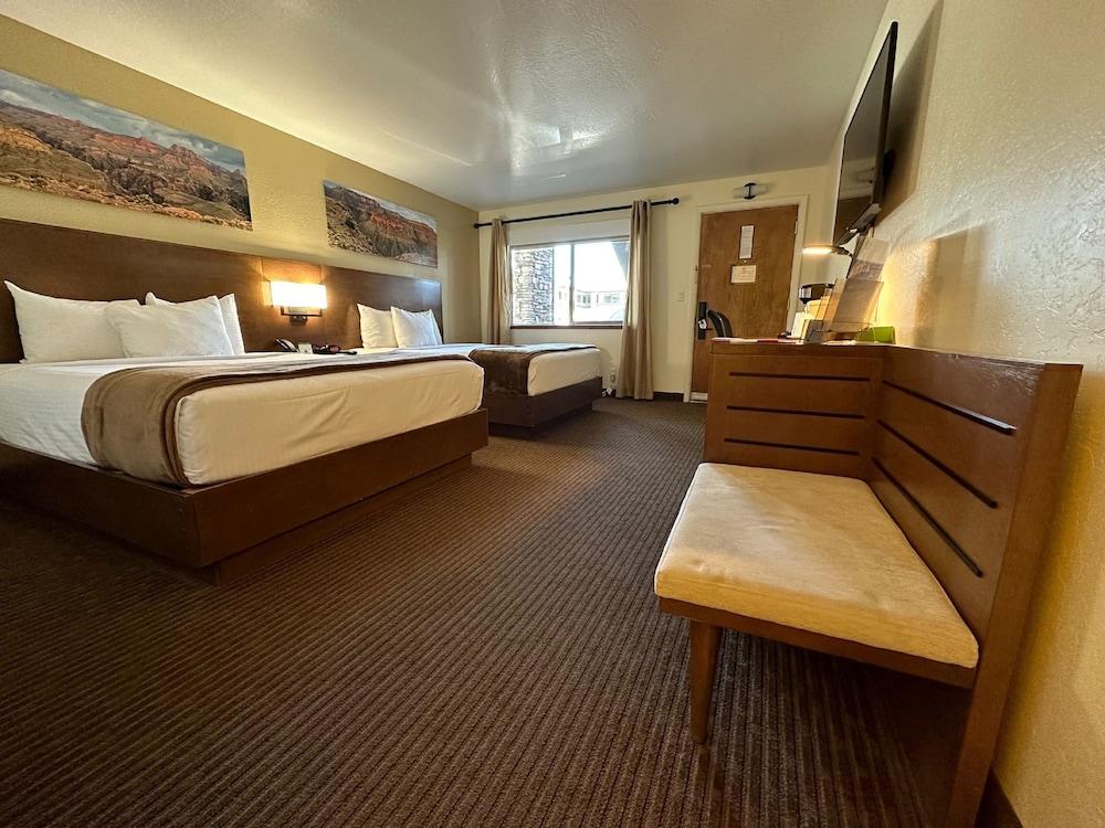 Red Feather Lodge photo 21