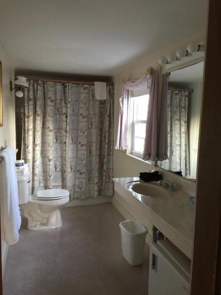 Holiday House Inn photo 11