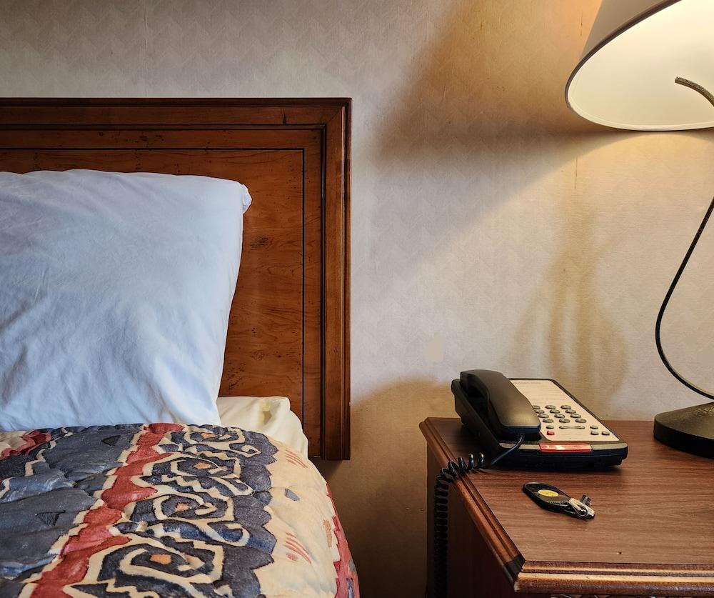 Drama Inn photo 14