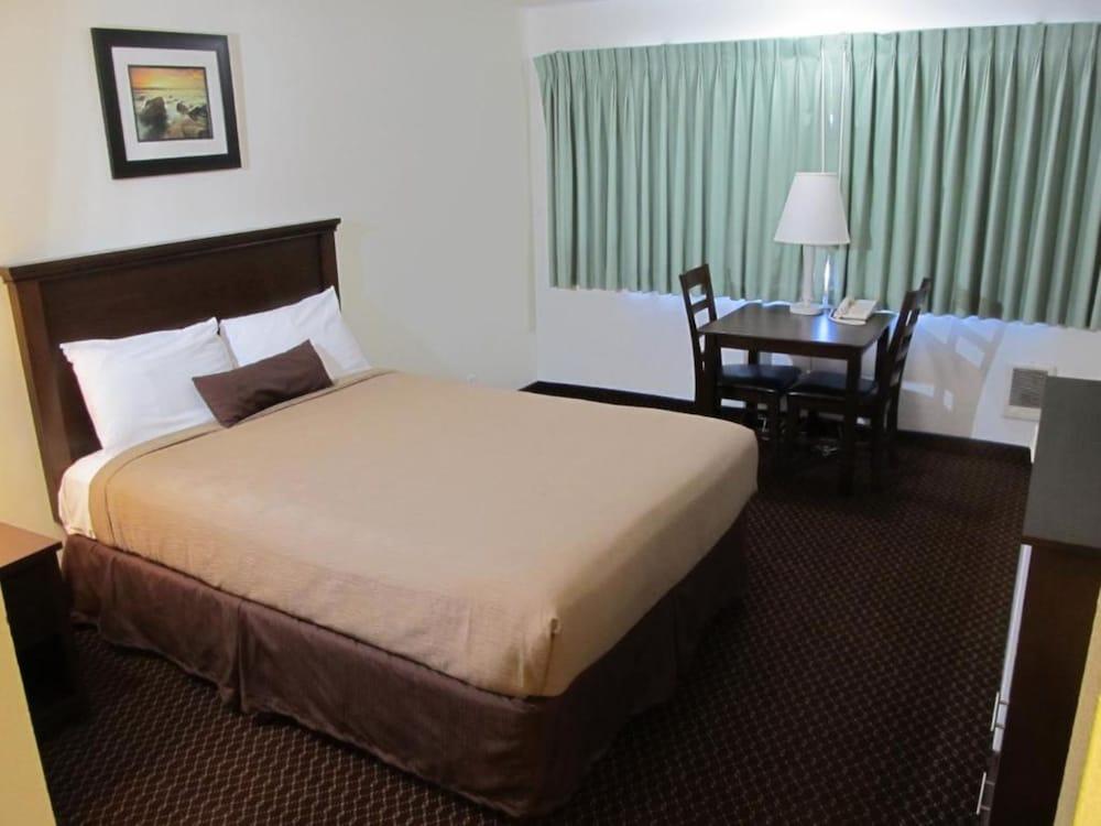 Silver Sands Motel photo 10