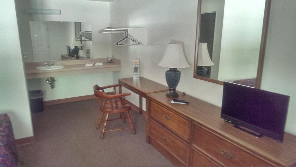 Gravity Inn Motel photo 5